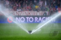 FUSSBALL INTERNATIONAL CHL HALBFINALE 12/13: FC Bayern Muenchen - FC Barcelona