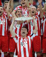 Fussball 1. Bundesliga : Philipp Lahm, Daniel van Buyten, Mark van Bommel, Arjen Robben (v.li., FCB)