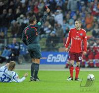 FUSSBALL 1. BUNDESLIGA 08/09 :   Karlsruher SC - Hamburger SV  ROT fuer PETRIC (HSV)