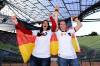 FUSSBALL WM 2010, Public Viewing im Olympiastadion MuenchenFUSSBALL WM 2010, VORRUNDE: Deutschland - Serbien