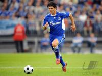 Fussball 1. Bundesliga, FC Schalke 04: KOBIASHVILI Einzelaktion am Ball