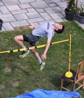 Leichtathletik: Hochspringer Lukas Gaertner (TV Rottenburg) trainiert im eigenen Garten