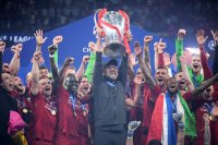 Fussball CHL 18/19 FINALE: Trainer Juergen Klopp (FC Liverpool) mit CHL Pokal