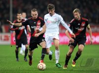 Fussball 1. Bundesliga : Michal Kadlec (li, Bayer 04 Leverkusen) gegen Thomas Mueller (MITTE, FC Bayern Muenchen) gegen Simon Rolfes (re, Bayer 04 Leverkusen)