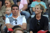 Fussball 1. Bundesliga, Saison 2011/2012:  Roy Makaay mit seiner Frau Joyce auf der Tribuene