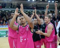 Basketball 1. Bundesliga 13/14:  Walter Tigers Tuebingen - Telekom Baskets Bonn
