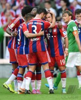 Fussball 1. Bundesliga Saison 14/15: JUBEL FC Bayern Muenchen