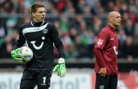 Fussball 1. Bundesliga, Saison 2011/2012: Torwart Ron Robert Zieler und Christian Pander (Hannover 96)
