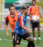 Fussball 1. Bundesliga: Ivica Olic gegen Anatoliy Tymoshchuk  (v. li., FCB)