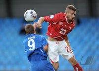 Fussball U21-Europameisterschaft 2011:  Rurik Gislason (li, Island) gegen Gaetano Berardi (re, Schweiz)