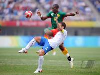 FUSSBALL  Olympia 2008   Vorrunde  Maenner Kamerun - Italien
