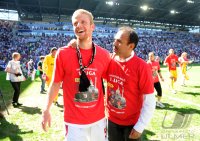 2. Fussball Bundesliga : AUGSBURG JUBEL NACH DEM AUFSTIEG IN DIE ERSTE 1. BL