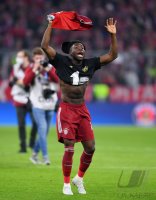 Fussball 1. Bundesliga Saison 21/22: JUBEL FC Bayern Muenchen feiert die 32. Meisterschaft