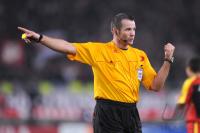 FUSSBALL : Schiedsrichter Manuel Jimenez