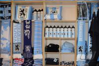 Fussball 2. Bundesliga: Fanshop beim TSV 1860 Muenchen