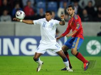 Fussball U21-Europameisterschaft 2011:  Scott Sinclair (li, England) gegen Martin Montoya (re, Spanien)