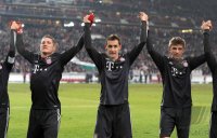 Fussball DFB Pokal 10/11 : (v. li.) Bayern Jubel mit Bastian Schweinsteiger, Miroslav Klose, Thomas Mueller