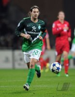 Fussball, Champions League, Saison 2010/2011: Bremen, FRINGS am Ball