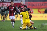 2. Fussball Bundesliga: (v. li.) FCI JUBEL nach dem Tor zum 1:0 von Stefan Leitl mit Torwart Sascha Kirschstein