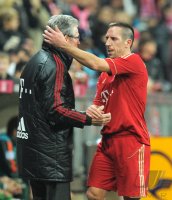 Fussball 1. Bundesliga, Saison 2011/2012: Trainer Jupp Heynckes , Franck Ribery (v. li., FC Bayern Muenchen)