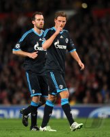 Christoph Metzelder, Benedikt Hoewedes (v.li., FC Schalke 04)