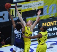 Basketball 2. Bundesliga  19/20: Tigers Tuebingen - Eisbaeren Bremerhaven