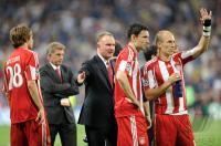 Fussball Champions League Finale: ENTTAEUSCHUNG Holger Badstuber, Karl Heinz Rummenigge, Mark van Bommel, Arjen Robben (v.li., FCB)