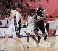 Basketball 1. Bundesliga 2011/2012:  Walter Tigers Tuebingen - New Yorker Phantoms Braunschweig
