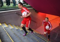 Fussball 1. Bundesliga : Franck Ribery , Anatoliy Tymoshchuk  (v. li., FC Bayern Muenchen) laufen in die Allianz Arena ein