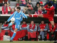 Fussball 1. Bundesliga: Bayern-Leverkusen, Zweikampf