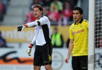 1. Fussball Bundesliga: Torwart Roman Weidenfeller, Nuri Sahin (v. li., Borussia Dortmund)