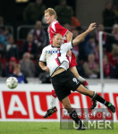 Fussball 2. Bundesliga: Koeln - Frankfurt, Zweikampf