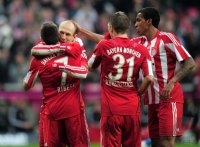 Fussball 1. Bundesliga : (v. li.) Bayern JUBEL mit Franck Ribery, Arjen Robben, Bastian Schweinsteiger, Luiz Gustavo