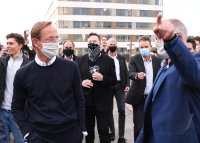 Tesla-Chef Elon Musk besucht Biopharma-Unternehmen Curevac