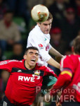 Fussball 1. Bundesliga: Leverkusen - Bremen, Zweikampf