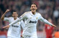 FUSSBALL INTERNATIONAL  CHL HALBFFINALE 11/12:  FC Bayern Muenchen - Real Madrid