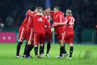 Fussball: DFB Pokal Finale: Martin Demichelis, Ivica Olic, Anatoliy Tymoshchuk (v. li., FCB)