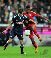 Fussball 1. Bundesliga, Saison 2011/2012:  Henrique Sereno (li, 1. FC Koeln) gegen David Alaba (FC Bayern Muenchen)