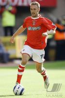 Fussball International: Charlton, ROMMEDAHL Einzelaktion am Ball