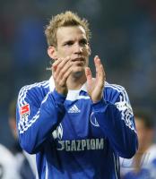 Fussball 1. Bundesliga: Schalke, LARSEN