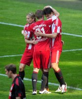 Fussball 1. Bundesliga :  JUBEL mit Anatoliy Tymoshchuk, Bastian Schweinsteiger, Mario Gomez (v. li., FC Bayern Muenchen)