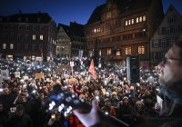 Lichtermeer fuer die Demokratie auf dem Tuebinger Marktplatz