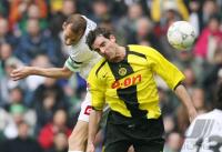 Fussball 1. Bundesliga: Moenchengladbach - Dortmund, Zweikampf