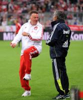 FUSSBALL Testspiel : Trainer Louis van Gaal (li, FC Bayern Muenchen) mit Trainer Jose Mourinho (re, Real Madrid)