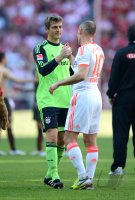 Fussball 1. Bundesliga, Saison 2011/2012:  Torwart Hans Joerg Butt (li.) mit Arjen Robben (FC Bayern Muenchen)
