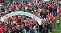 Fussball 1. Bundesliga Saison 15/16: Jubel FC Bayern Muenchen Fans im Innenraum der Allianz Arena