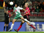 Fussball DFB-Pokal: Bremen - Leverkusen, Zweikampf
