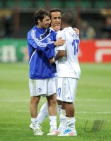 FUSSBALL CHL  Saison 10/11: Raul, Ali Karimi,  Jefferson Farfan (v. li., FC Schalke 04)