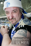 Fussball 1. Bundesliga, FC Schalke Fan DIRK praesentirt stolz sein Tatoo FUCK BVB