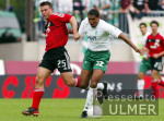 Fussball Bundesliga: Bremen - Leverkusen, Zweikampf